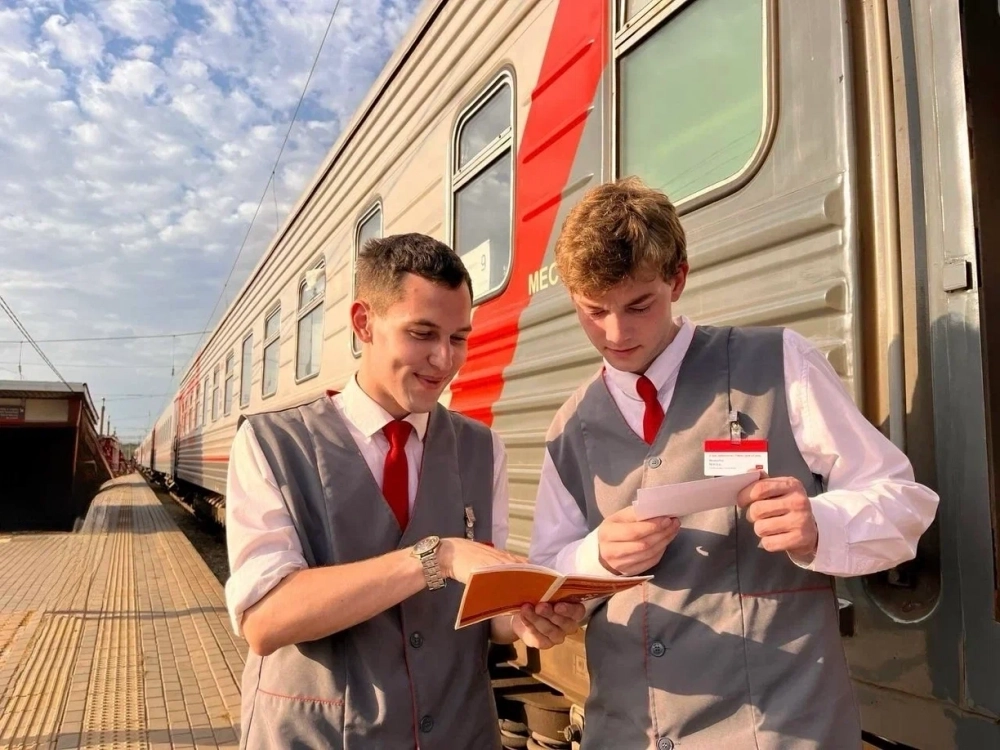 Студенты могут влиться в отряды проводников железнодорожного транспорта, чтобы посмотреть нашу необъятную Родину. 