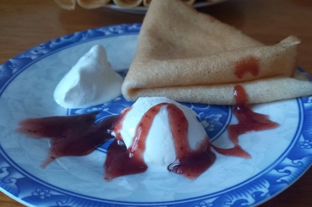 Чаще всего тоненькие блины назыывают просто блинчиками, а на Рязанщине у них есть собственное название.