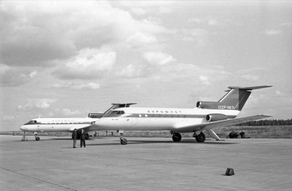 Первый в мире турбореактивный пассажирский самолет «Як-40».