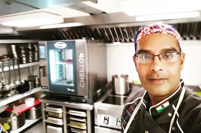 Шеф-повар вегетШеф-повар Говиндраджио Винкат Раджхаван перешёл на вегетарианский стиль кухни два года назад 