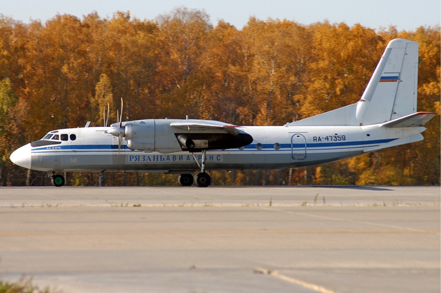Пассажирский самолёт Ан-24.