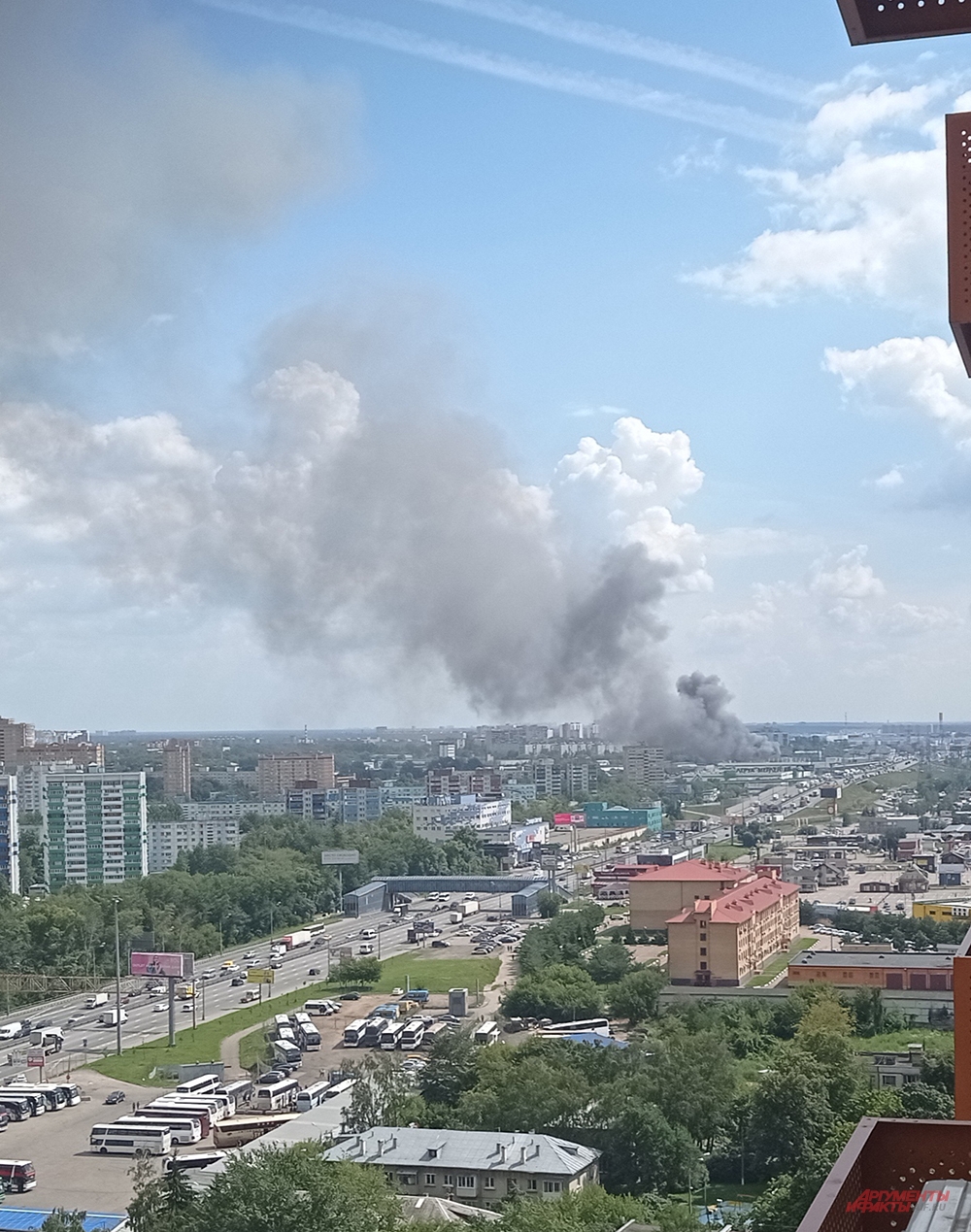 Самосвал горел как спичка. Жители Люберец стали очевидцами крупного пожара  | Аргументы и Факты