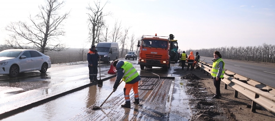 Дорожные работы в Ростовской области идут постоянно. Но до идеала региону ещё очень далеко. 