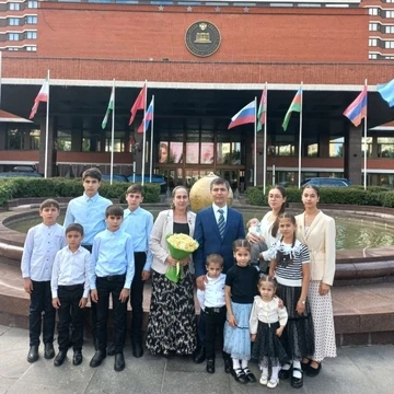 По Москве семья гуляла всем своим дружным составом.