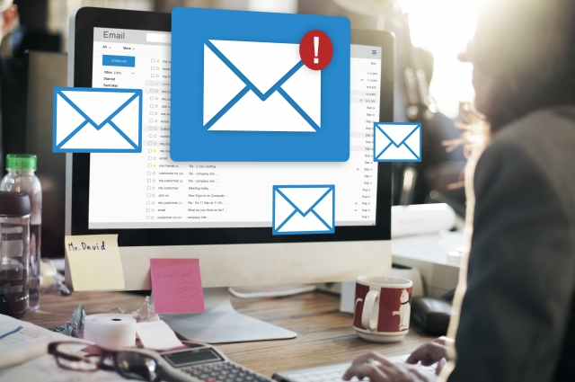 Люди устали от спама, который приходит днём и ночью.