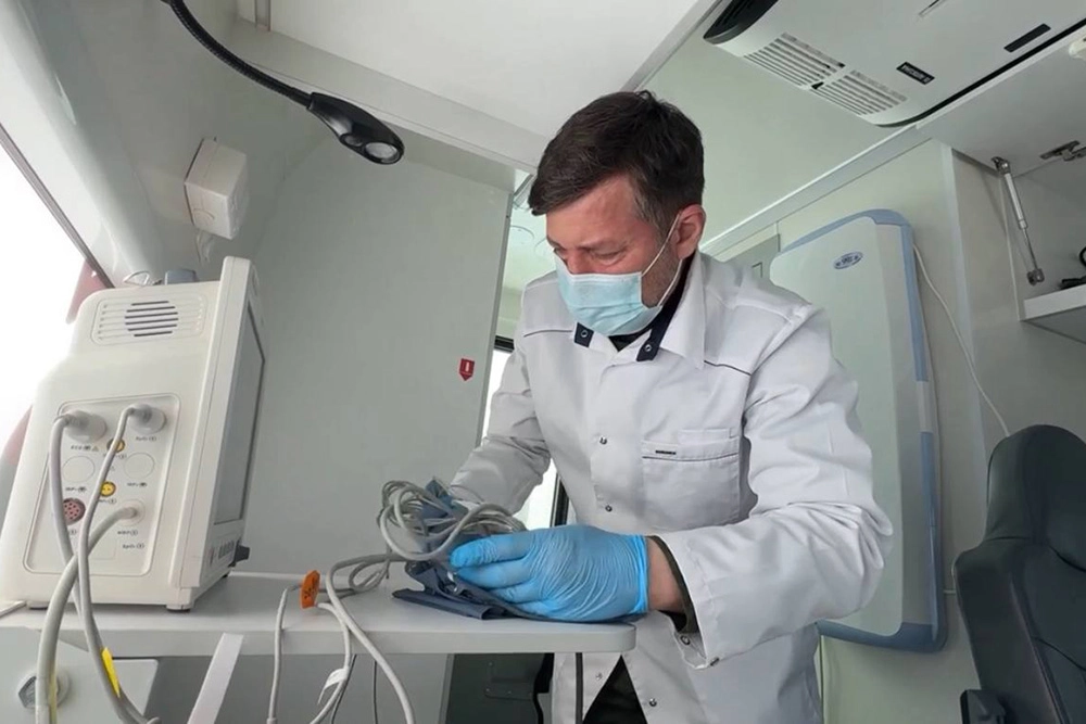 Военные врачи 810-й бригады морской пехоты отказывают помощь местным жителям Курского приграничья.