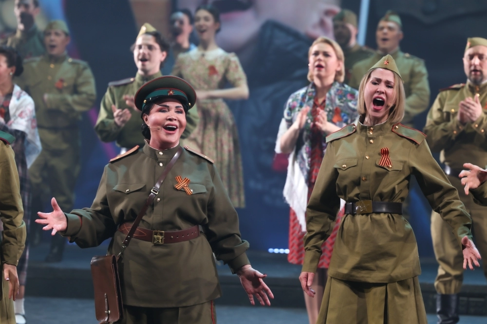 Надежда Бабкина. Сцена из спектакля «Ради жизни на земле! Василий Теркин»