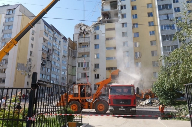 27 июля на месте продолжаются работы по разбору завалов.