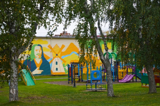 Точка притяжения. В Бисерти открылся 40-метровый мурал о Демидовых