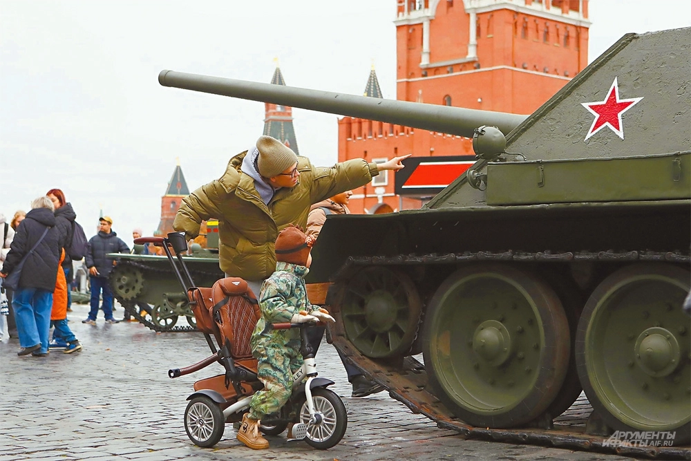 Взрослые рассказывали детям о войне.