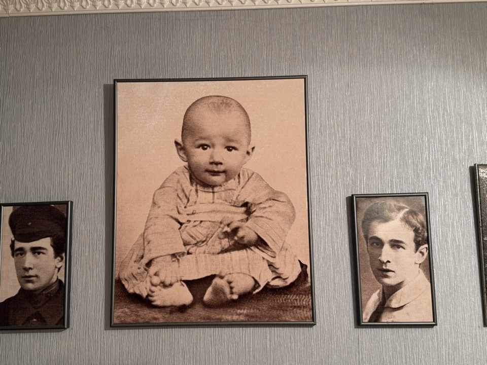 Маленький и юный Николай.