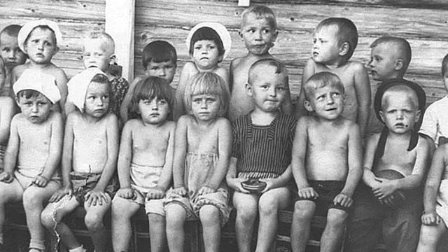 Воспитанники детского сада на летней даче.