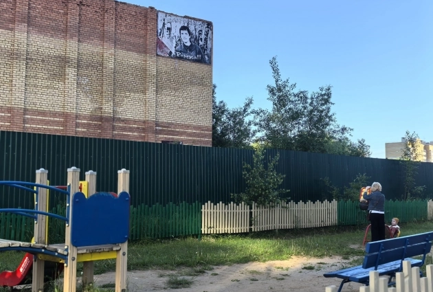 Картина вызывает смешанные чувства.
