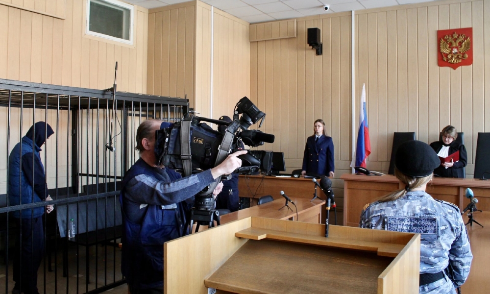 36-летний Иван Колесников не признал свою вину. По его словам, он не избивал пасынка и жену, его оговорили.
