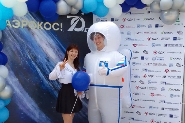 Анну вдохновлял космос