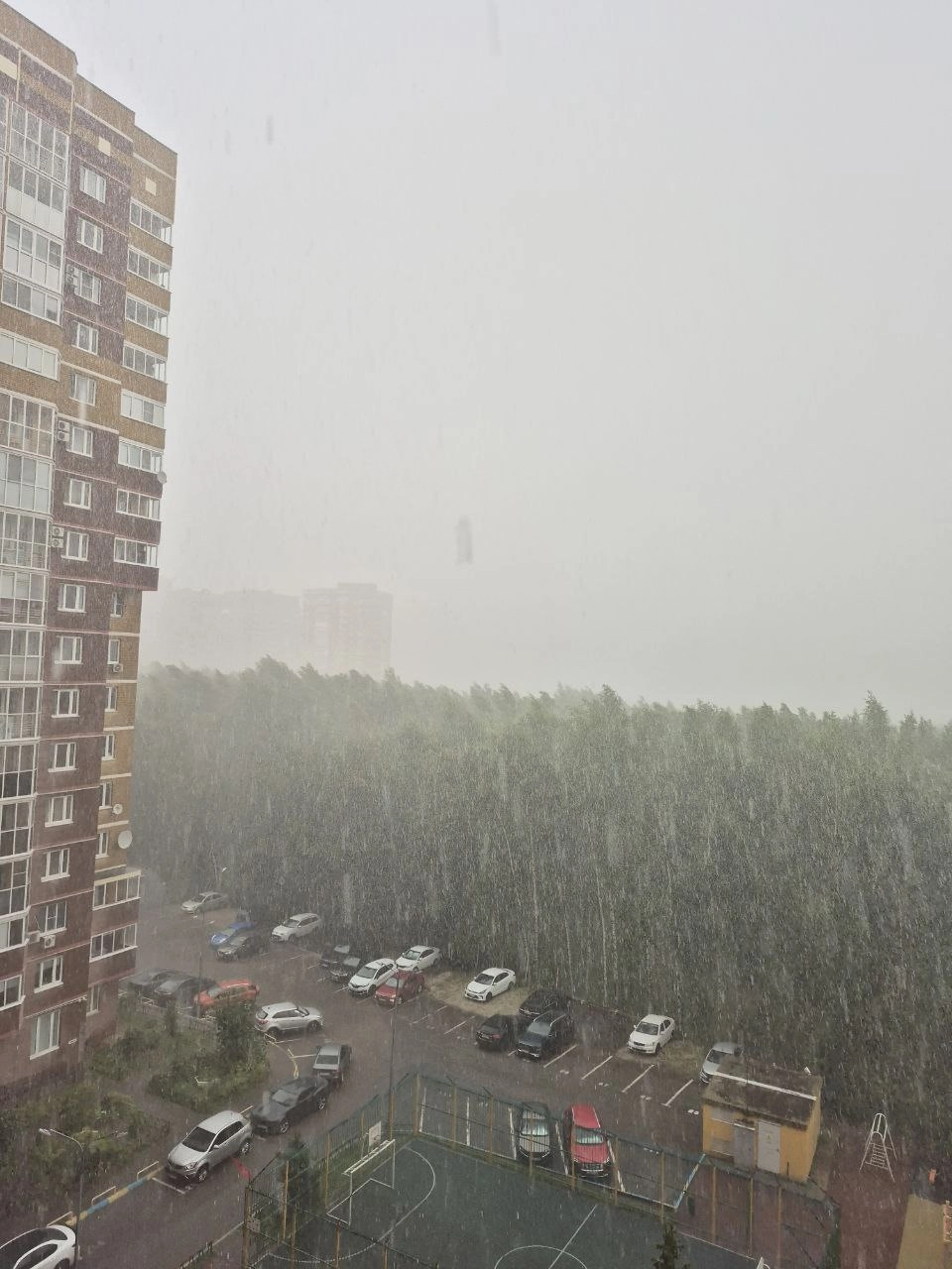 Сильнее всех последствия ливня ощутили на себе жители Советского района.