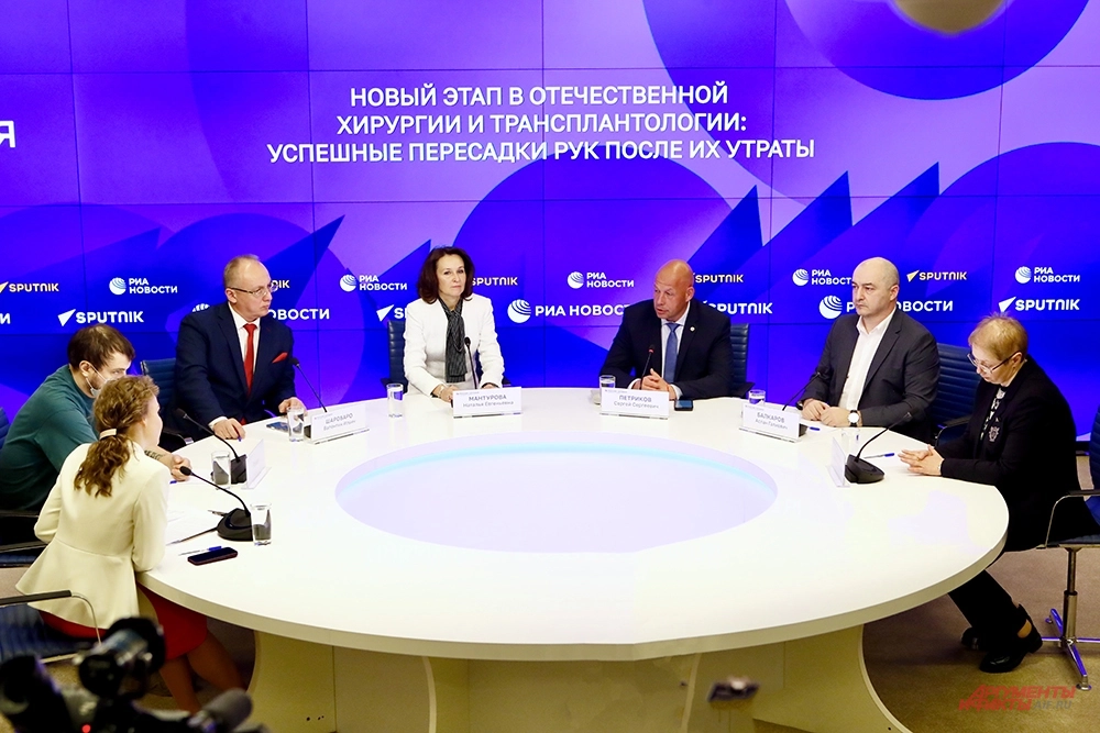 Впервые в России начали системно выполнять операции по трансплантации кистей рук.