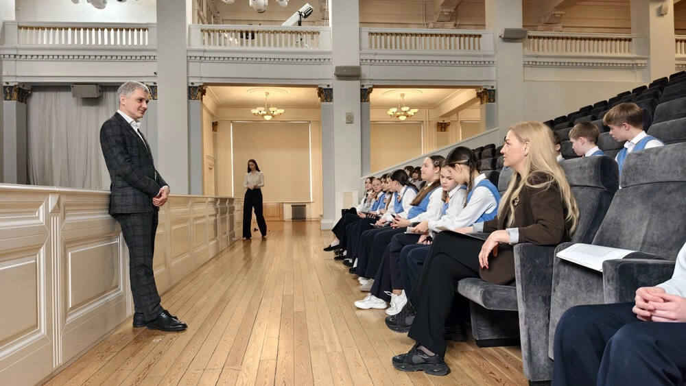 Генеральный директор НОВАТа пообщался с юнкорами.