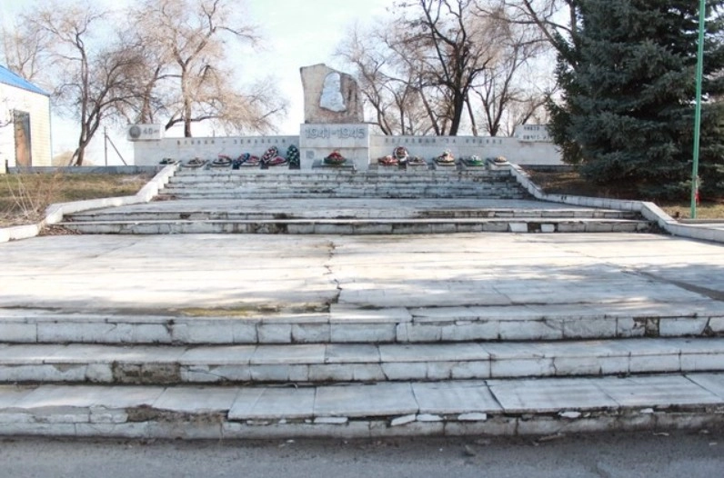 Мемориал «Скорбящая мать».