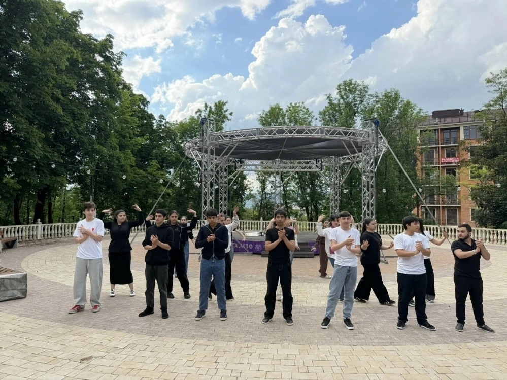 Мастер-класс по армянским танцам от народного хореографического ансамбля «Нор-Дар».