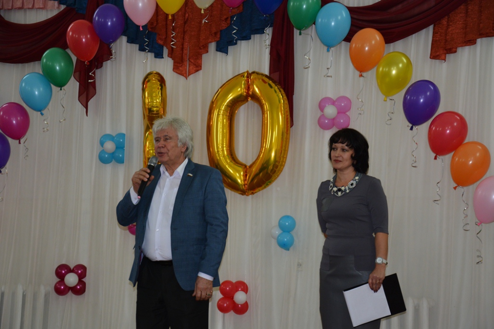 Андрей Шевченко поздравил с юбилеем школу №56.
