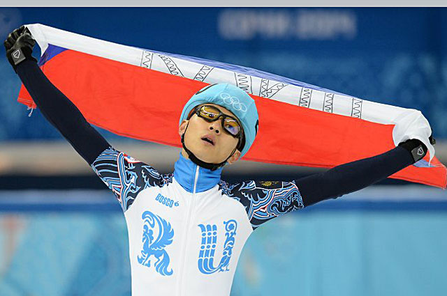 Виктор Ан после финала А на 1500 м в соревнованиях по шорт-треку