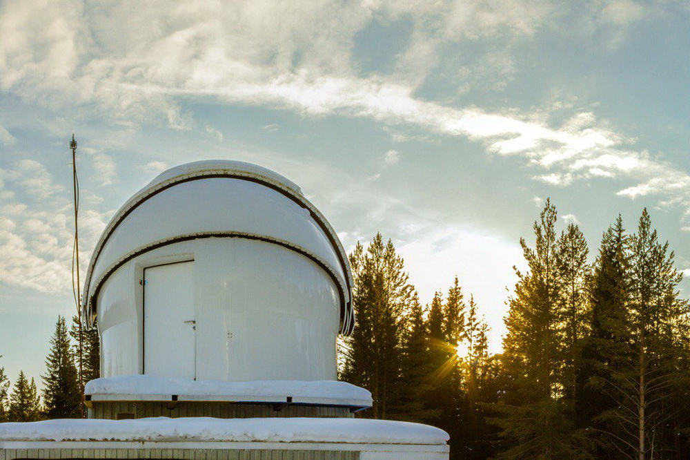 Коуровская обсерватория расположена в лесу.