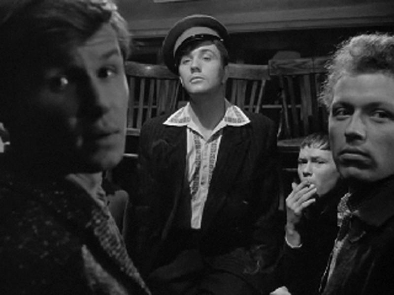 В фильме «Живёт такой парень» Рудольф Панков сыграл молодого человека на танцах. Кадр видео, 1964 г.