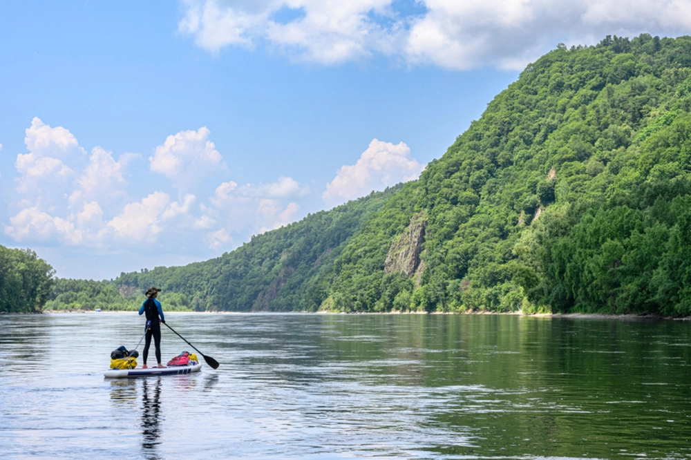 Озеро Амут — идеальное место для любителей сапбордов.