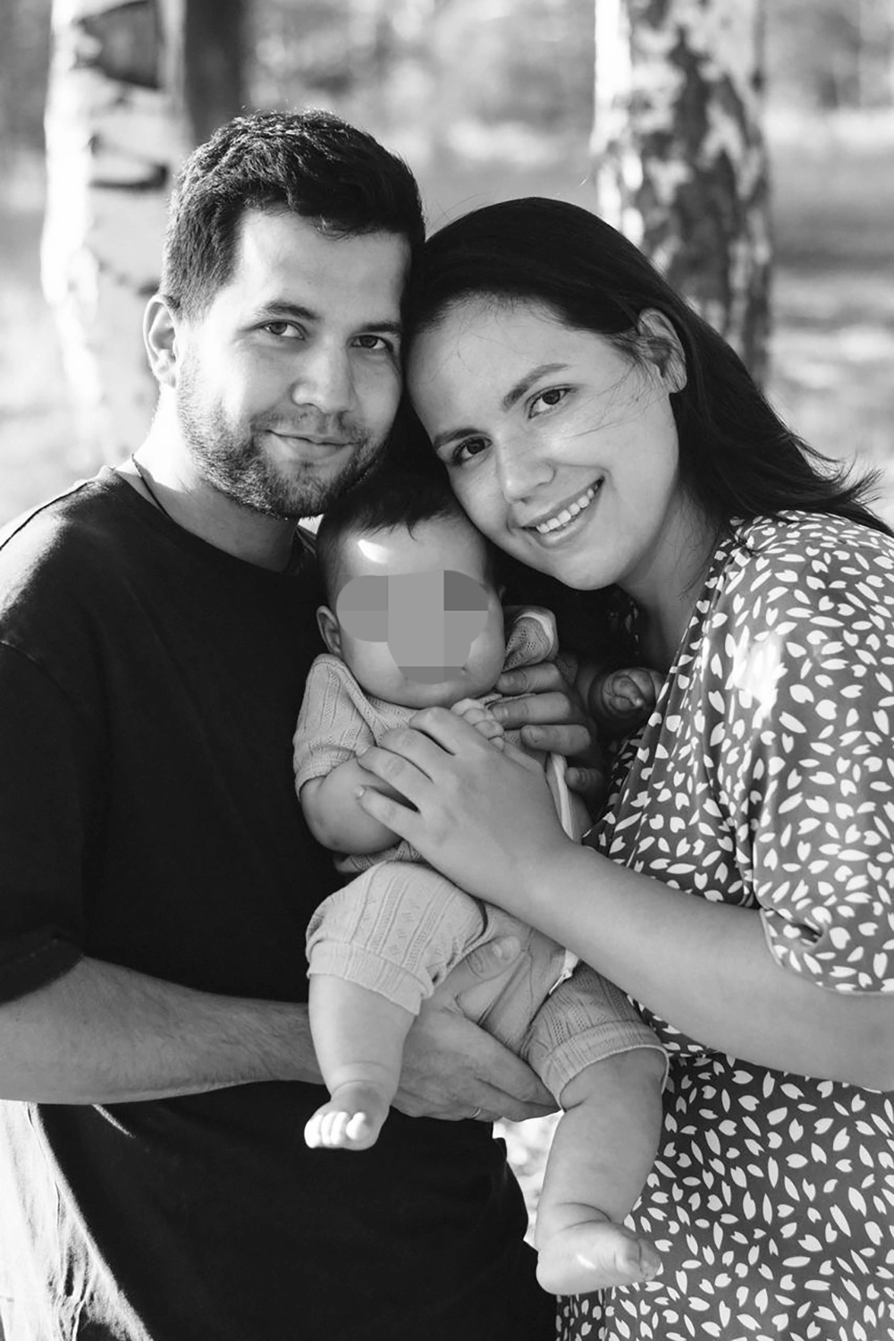 Денис Давыдов с женой Юлией и дочерью.