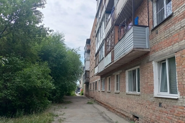 Место падения ребёнка.
