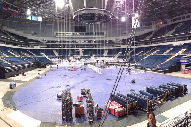 Главная хоккейная арена Минска готовится принять грандиозное представление Cirque Du Soleil, чтобы затем за считанные часы вновь быть переоборудованной под нужды местного клуба Динамо 
