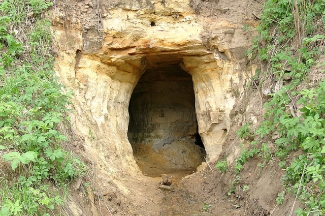 по узким и темных ходам Саблинских пещер бродит «белый спелеолог». 