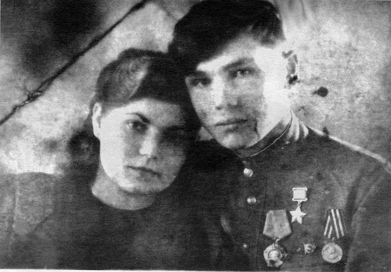 Герой Советского Союза Григорий Сокол с женой Марией. Лишен звания в 1947 г
