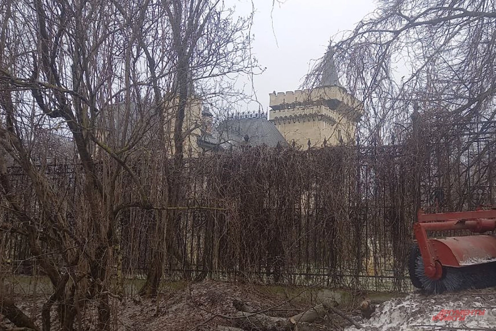 По мнению местных, замок в деревне никому не нужен.
