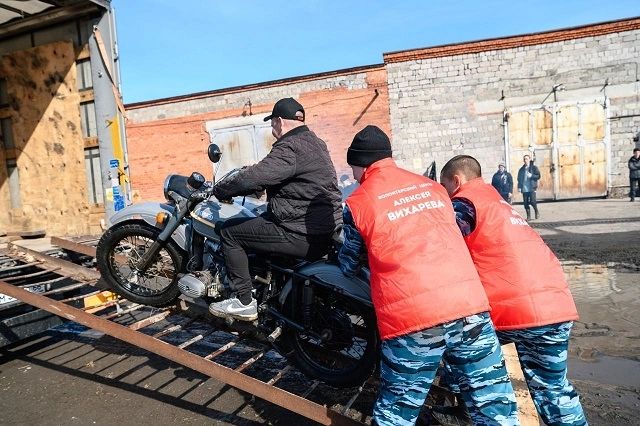 Депутат из Екатеринбурга помог отправить новую фуру с гуманитарной помощью