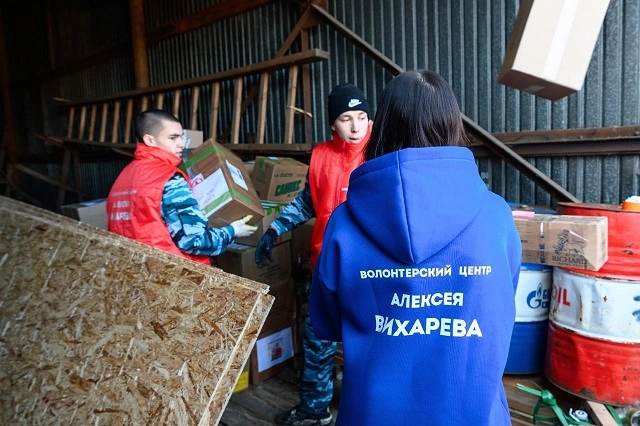 Депутат из Екатеринбурга помог отправить новую фуру с гуманитарной помощью
