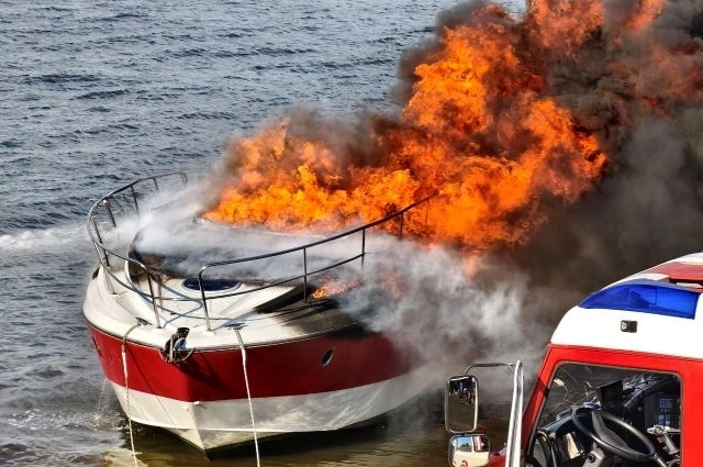 Красавица-яхта пострадала очень сильно.