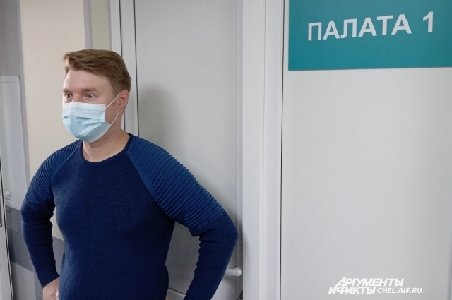 Александра все считают героем.