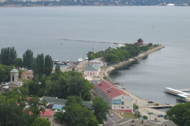 Вид на Керчь с горы Митридат.