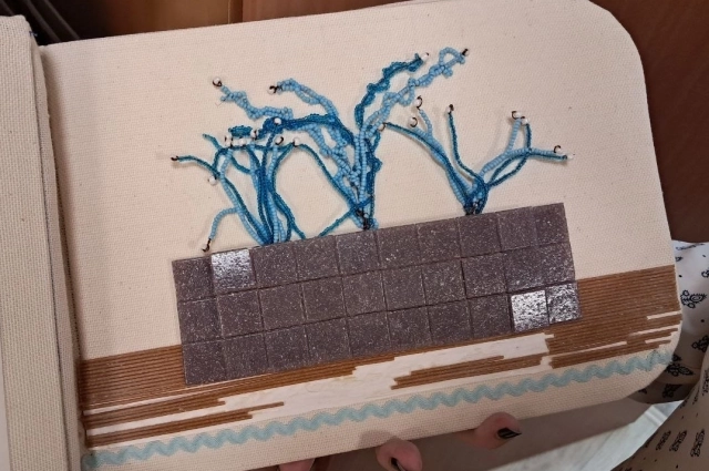 Гладкая плитка имитирует поверхность фонтана.