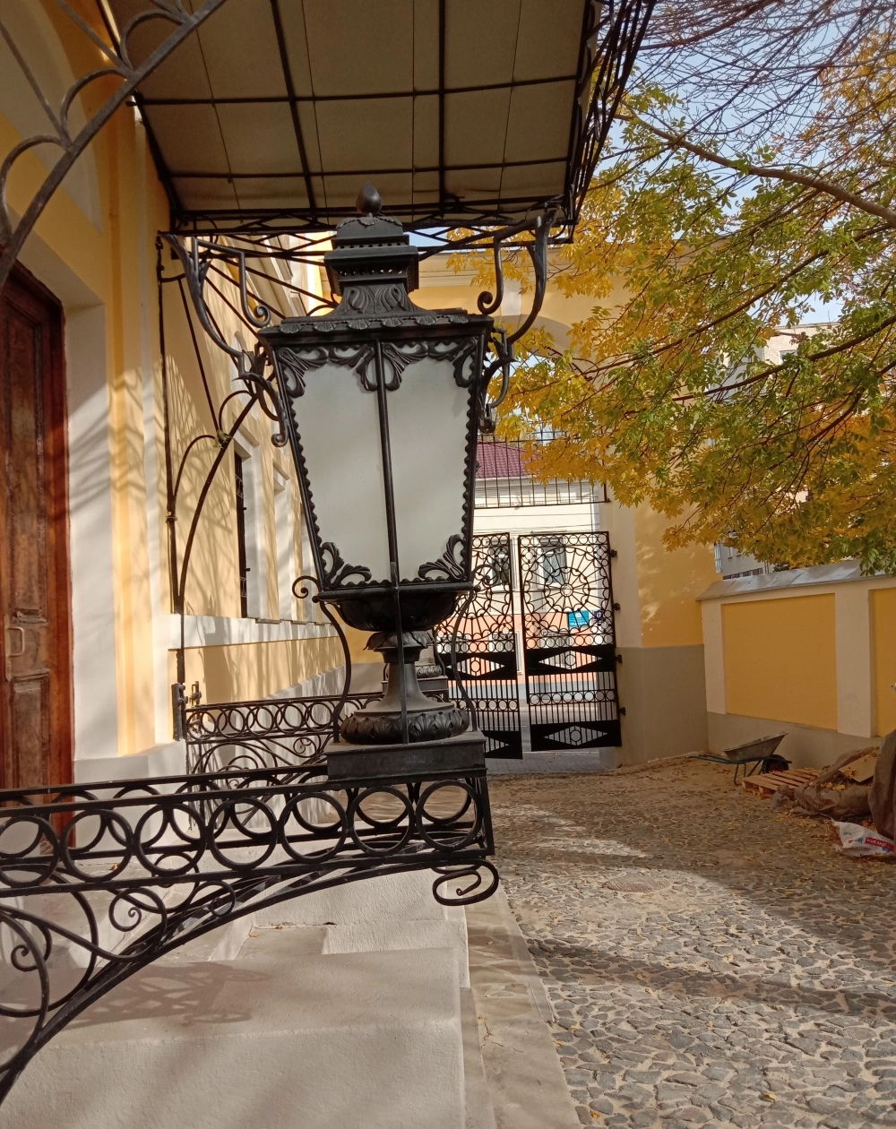 Усадьба Золотарёвых. Знаменитые фонари.