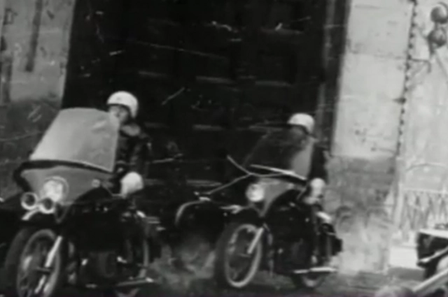 Милицейский эскорт кортежа.