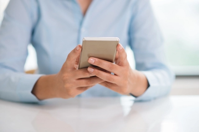 Когда деньги переводились, мужчина резко пропадал.