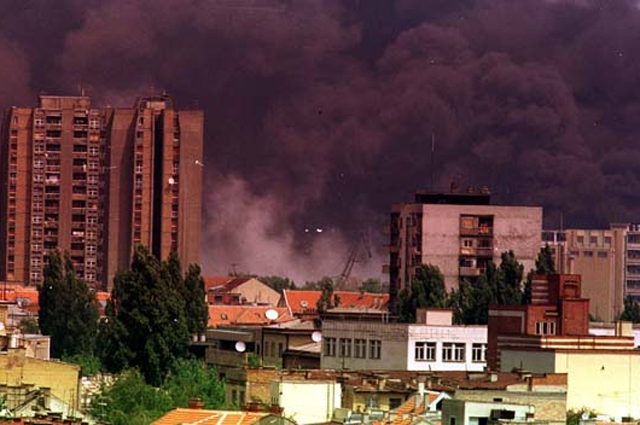 Город Нови-Сад во время бомбардировки. 1999 г.