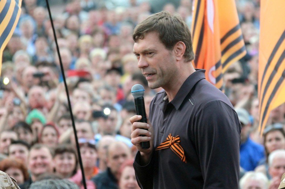 Олег Царёв выступает на&nbsp;митинге, посвященном объявлению результатов референдума о&nbsp;статусе Луганской народной республики.