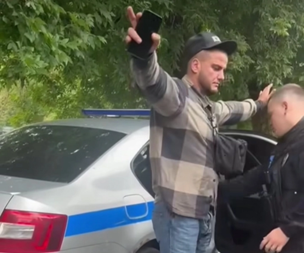 Возле дома дежурили люди, которых два года назад адвокат привлекла к уголовной ответственности за мошенничество, выступая на стороне своего клиента.