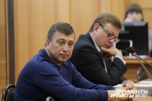 Александр Гирь с защитником Сергеем Лаврентьевым