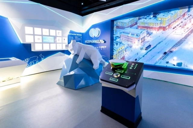 На площадке можно порулить ледоколом в фуражке капитана.