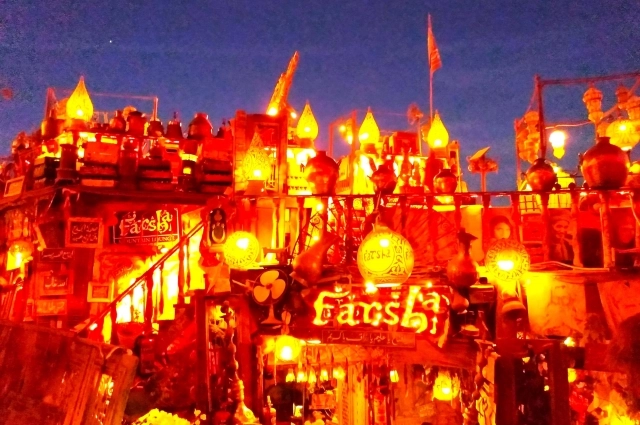 Изобилие аарабсвого Востока окружает туристов везде и всюду.